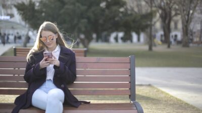 Woman with sunglasses on bench